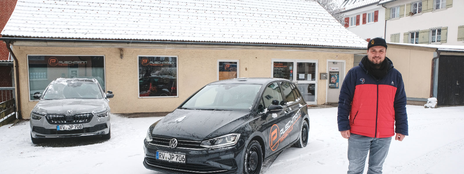 Jens vor dem Fahrschulstandort in Wangen.